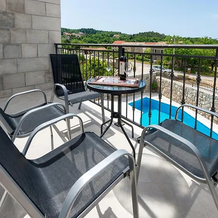 Kabalero - Four-bedroom With Private Pool *