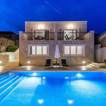 Kabalero - Four-bedroom With Private Pool
